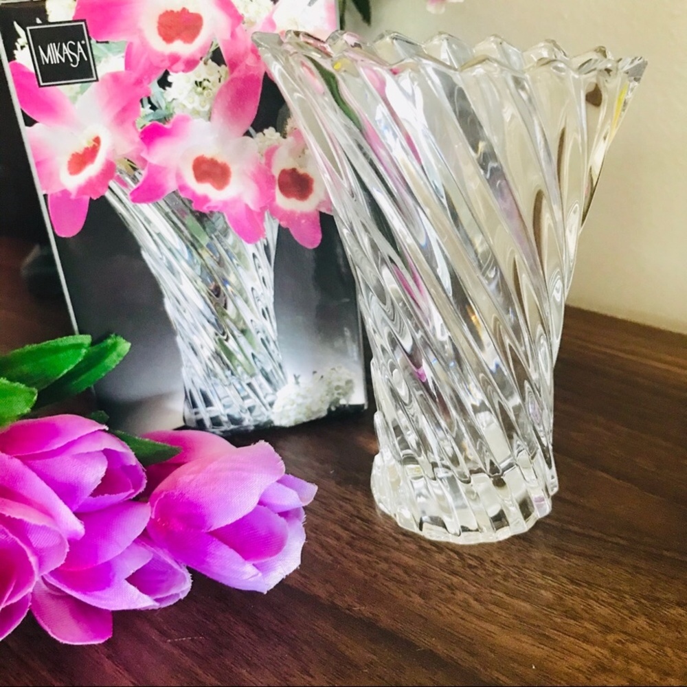 Mikasa 5 inch bud vase, NWT
